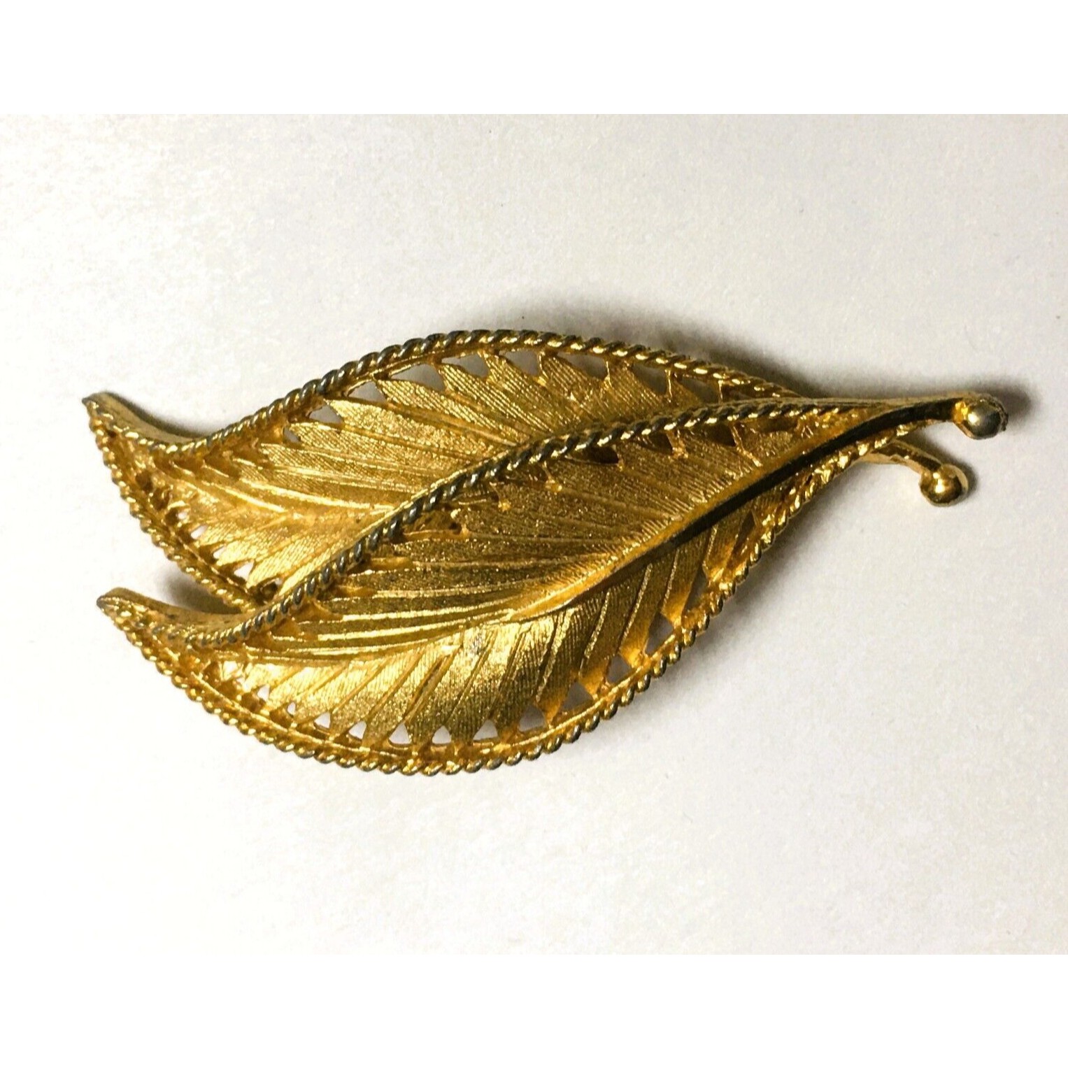 Vintage Leaf Brooch Signed Brushed Gold Tone Minimalist Classic Work Office 18$
